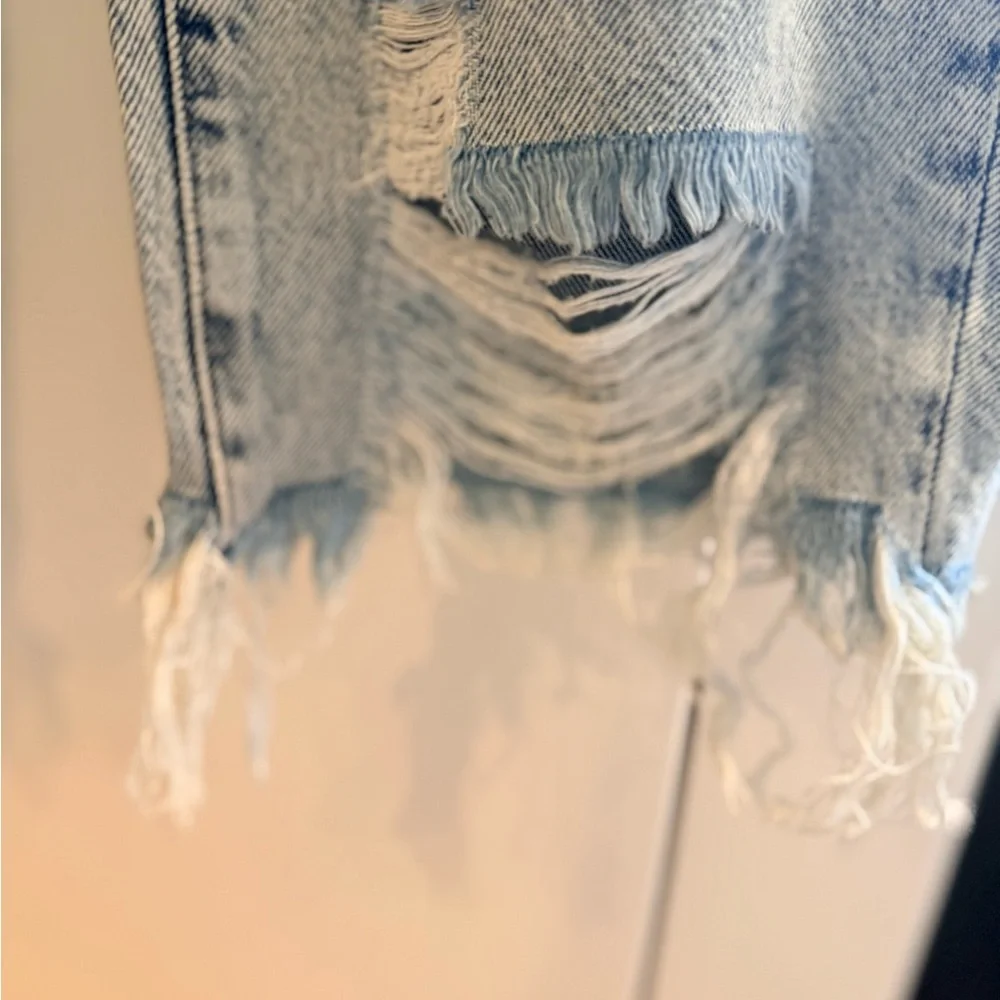 NWT Good American Beachy Distressed hi-Rise Curvy Jeans